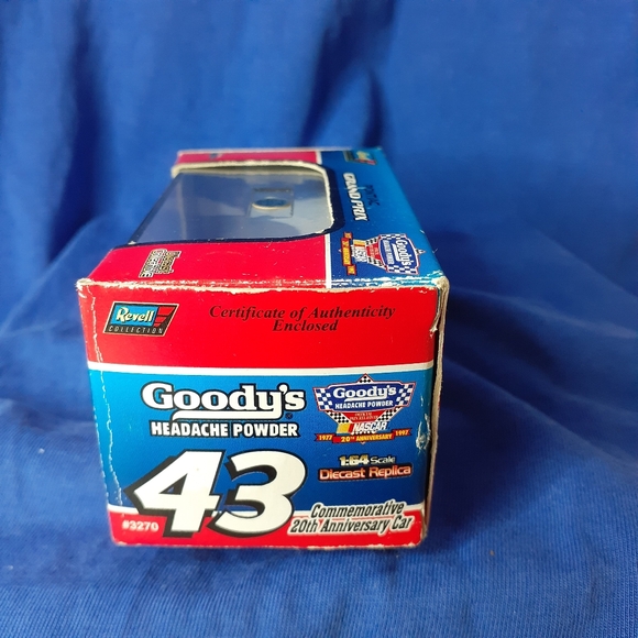 Nascar 1997 Revell Bobby Hamilton #43 STP Goody's Headache $12.50 🇨🇦 Shipping - Picture 10 of 16